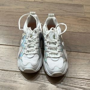 Sketchers sneakers, dad shoes, us 7.5, white and silver